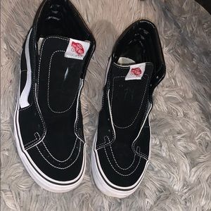 Black Sk8-Hi Vans